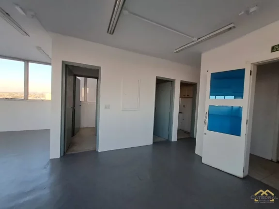 Imagem Sala Comercial com 2 vagas e 147m² no centro de Jundiaí/SP
