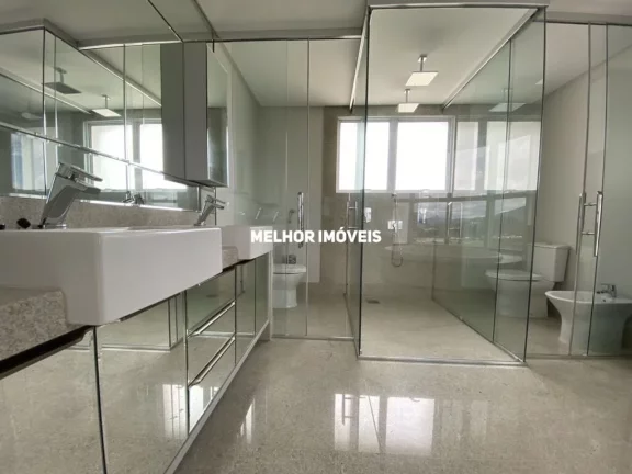 Imagem Apartamento Frente Mar à venda semi mobiliado com 4 suítes, no centro de Balneário Camboriú