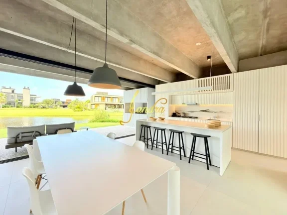 Imagem Casa contemporânea no condomínio Sense beira lago