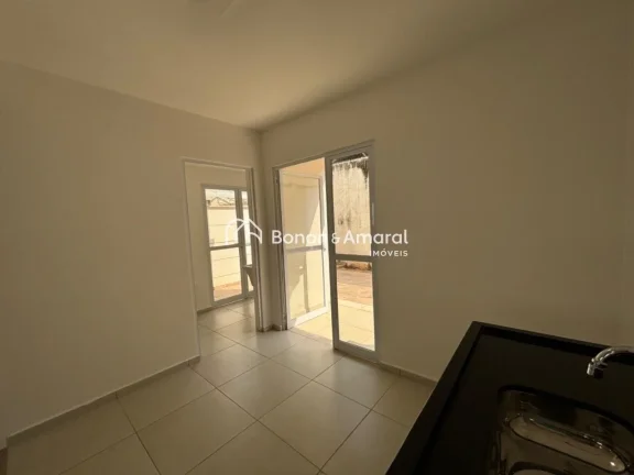 Imagem Esta encantadora casa em Valinhos conta com 3 dormitórios, sendo 1 suíte. No térreo, você encont...