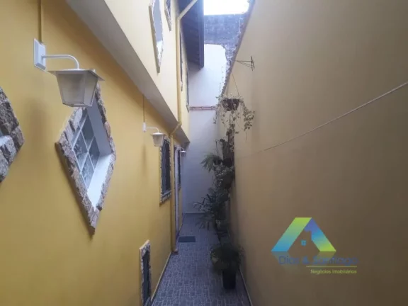 Imagem Lindo sobrado com 3 dormitórios sendo 1 suite, 2 vagas de garagem com ótima localização .