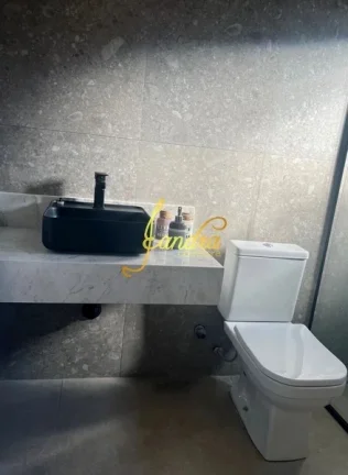 Imagem Casa térrea em obra com 04 suítes e área construída de 166,93m2