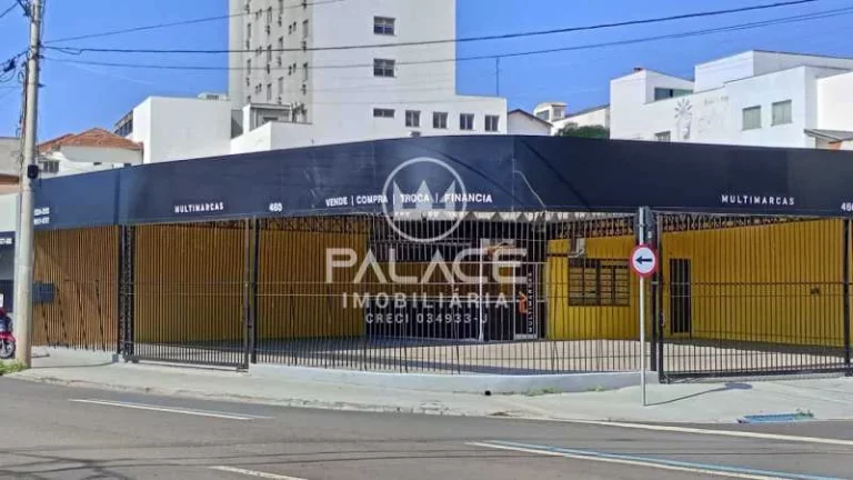 Excelente ponto comercial disponível para venda, com vão livre de 105m² e área construída total...