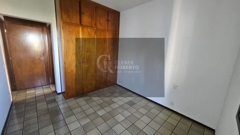 Imagem Apartamento com 3 Dormitórios e 2 Vagas no Centro – 96m²