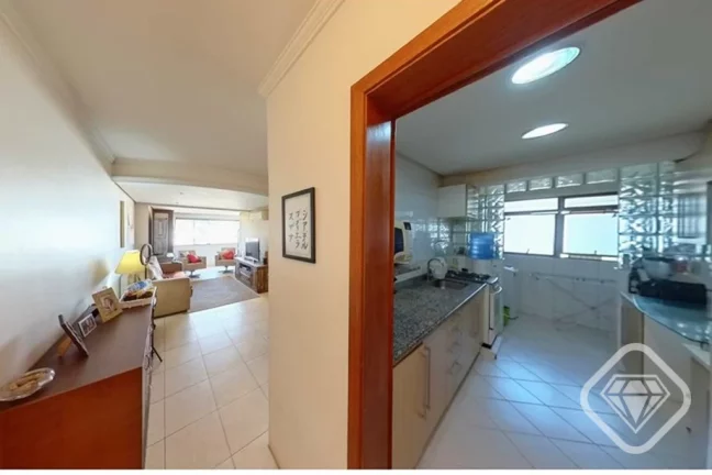 Imagem Apartamento espaçoso e bem localizado na Armando Barbedo para viver com conforto na Tristeza.

Trê...