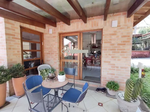 Imagem Casa de Alto Padrão à Venda em Granja Viana - Condomínio Exclusivo (muito!)