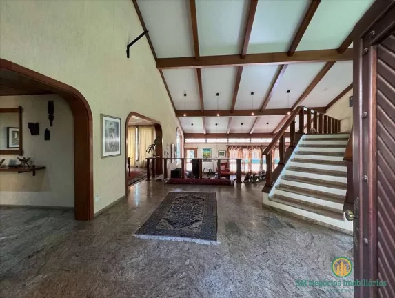 Imagem Linda casa com 5 suítes + apto hóspedes! Cond. Pq Silvino Pereira
