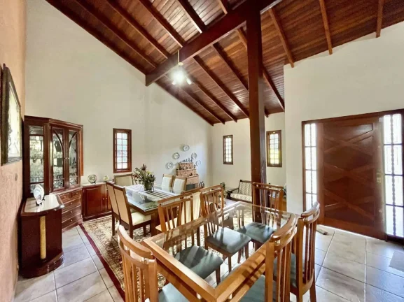 Imagem Cond Chácar dos Lagos - Térrea 3 suítes, anexo gourmet, piscina e pomar!