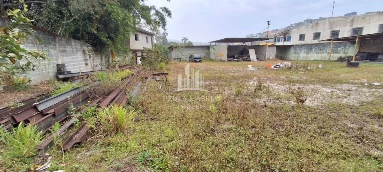 Imagem Aluga-se Terreno de 4.200m², ótimo para garagem de Caminhões e manutenção, etc...,j no Jardim Itapeva, Mauá-SP