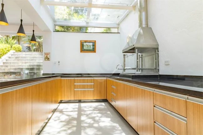 Imagem Casa à venda com 7 quartos, sendo 5 suítes, em Jardim Guedala, São Paulo - SP