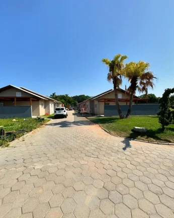 Casa em Condomínio Fechado na Praia de Barra Velha/SC - 2 quartos. 1 suíte. 2 vagas. 39 m²