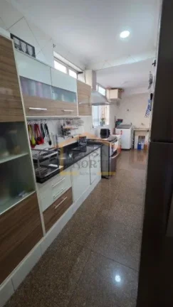 Imagem Apartamento com 80m², 3 dormitórios, sendo 1 suite, armários nos dormitórios, sala para dois amb...