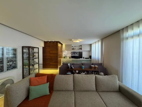 Imagem Apartamento com 4 dormitórios e móveis planejados no Condomínio Edifício Tocantins, Centro de Uberaba