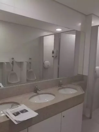 Imagem Laje Comercial de Alto Padrão em Pinheiros, São Paulo-SP: 5 Salas, 13 Banheiros, 21 Vagas de Garagem - 775m²