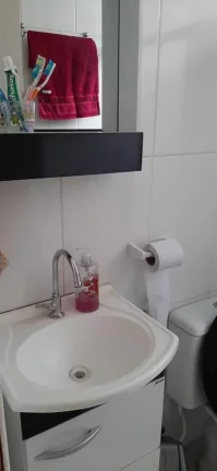 Imagem Apartamento térreo, o qual possui, 2 dormitórios, sala, cozinha, banheiro e lavandeira. Área de l...