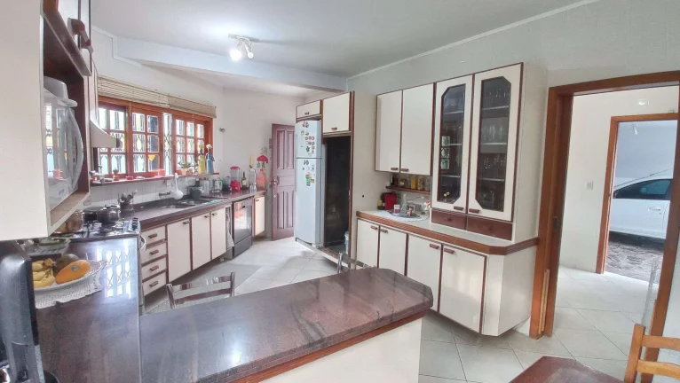Imagem Casa com 4 Dormitórios à Venda, Área de 316 m2, Piscina, Edícula e Anexo - Santa Mônica, Florianópolis/SC