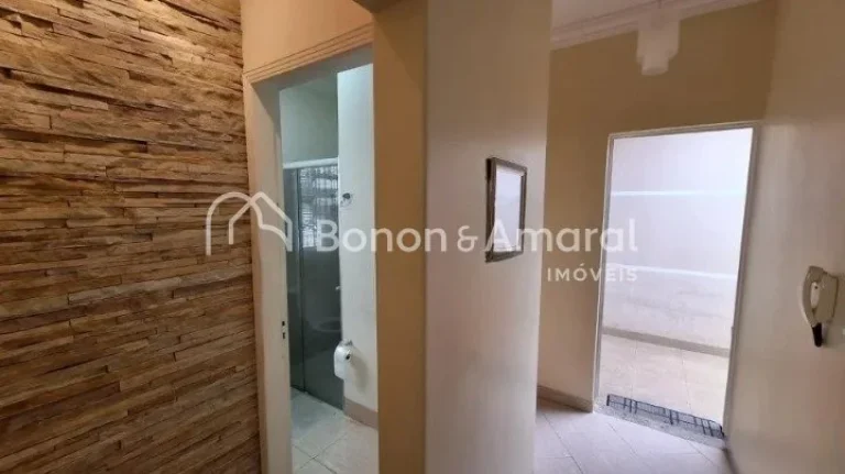 Imagem Casa térrea à venda no Parque Taquaral. O imóvel conta com 3 quartos, 2 banheiros, sala, copa, co...