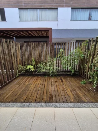 Imagem Village Imbassaí quarto e sala com varanda a 600metros da praia a venda