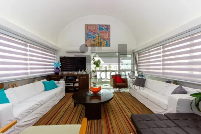 Imagem Charmosa cobertura triplex em Higienópolis, com varanda ampla e agradável.