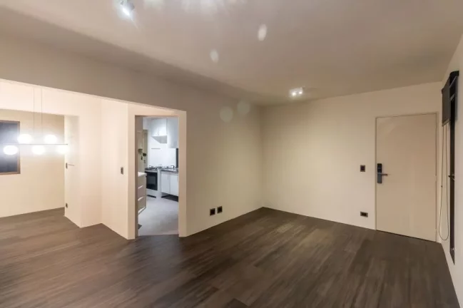 Imagem Apartamento reformado à venda na Vila Olímpia.