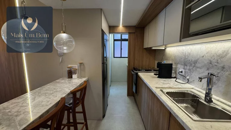 Imagem Apartamento com 2 quartos, 1 suíte, mobiliado, sacada com churrasqueira à venda, 82 m² por R$ 843.000 - Bairro Ahú - Curitiba/PR