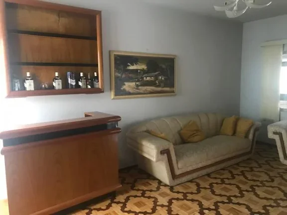 Imagem Casa no centro com 3 dormitórios sendo 1 suíte (todos com armários embutidos) , 2 salas , cozinha...