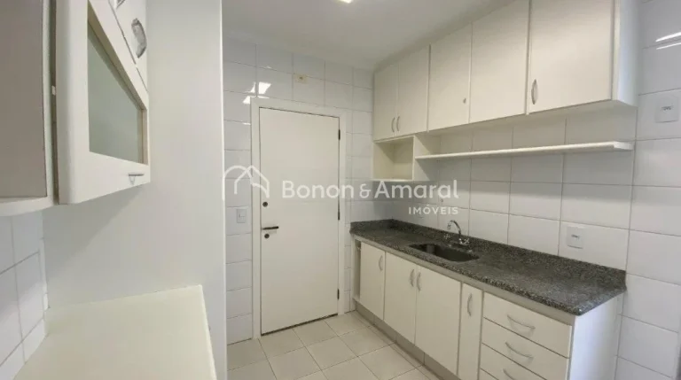 Imagem Apartamento à venda no Cambuí, com sol da manhã e fino acabamento. Possui dois dormitórios com a...