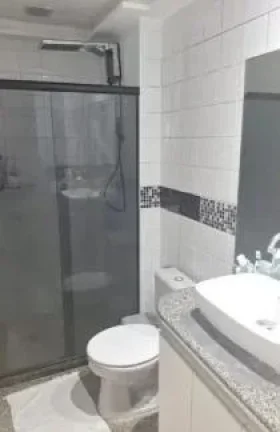 Imagem Vendo apartamento de três quartos com suite de frente para o mar.