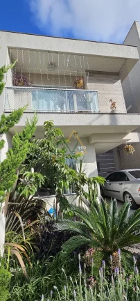 Imagem Sobrado em Condomínio à venda no Santa Cândida Curitiba PR
