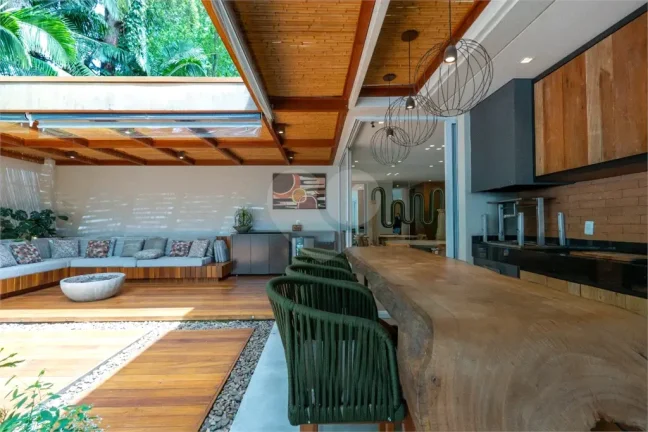 Imagem Casa à venda com 3 quartos, sendo 3 suítes, em Morumbi, São Paulo - SP