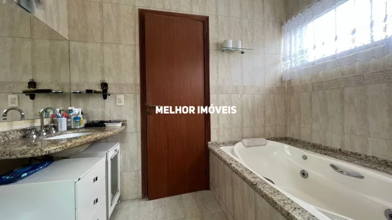 Imagem Casa com 05 dormitórios à venda, 492 m² - Praia dos Amores em Balneário Camboriú