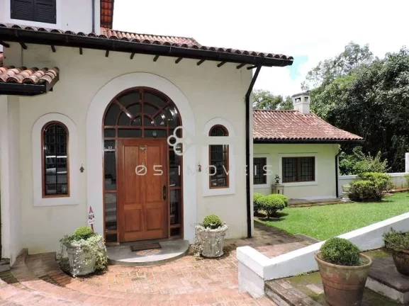 Imagem Casa Colonial Americana no Condomínio Forest Hills com 04 suítes e piscina!