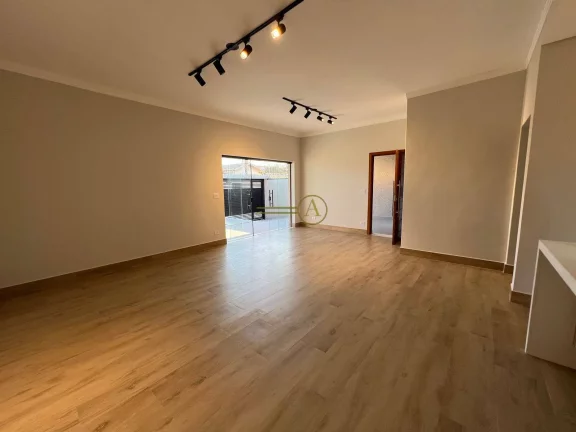 Imagem Casa térrea reformada a venda 300 metros da praia 3 suítes B. Oásis Peruíbe