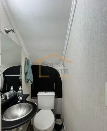 Imagem Casa em condomínio com 90 m². Possui 3 dormitórios, sendo 1 suíte, 3 banheiros, sendo 2 lavabos,...
