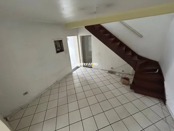 Imagem Casa de Esquina Ideal para por comércio clínica, escritórios perto da Marginal