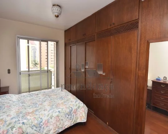 Imagem Amplo apartamento de 186m², planta original com 4 dts, sendo que abriu um para o living, 3 dormitó...
