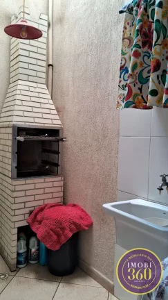 Imagem Casa de Condomínio com 02 suítes com vaga de garagem na Vila Dalila