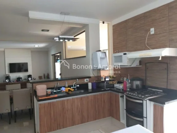 Imagem Esta casa oferece um excelente espaço, com quatro suítes, incluindo uma máster com closet e banhe...