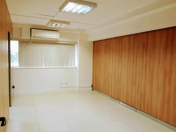 Imagem PRÉDIO CORPORATIVO COM LOCALIZAÇÃO ESTRATÉGICA NA GRANJA DOS CAVALEIROS!