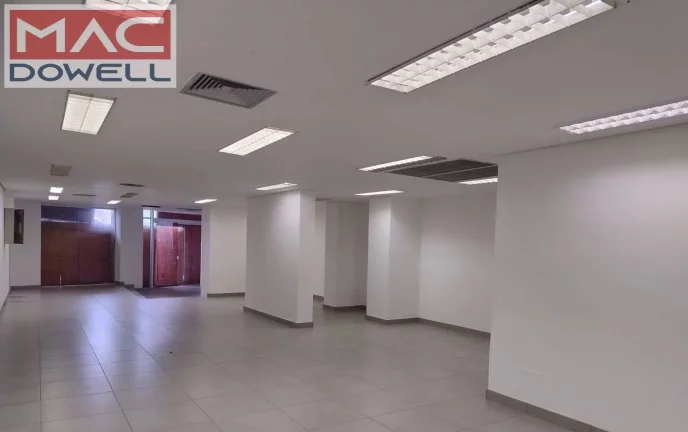 Imagem Loja linear de 428 m² em frente a Praia de Botafogo no Rio de Janeiro