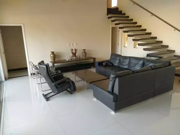 Imagem Casa duplex para aluguel, 9 quartos, 1 suíte, 5 vagas, Condomínio Belvedere - ESMERALDAS/MG