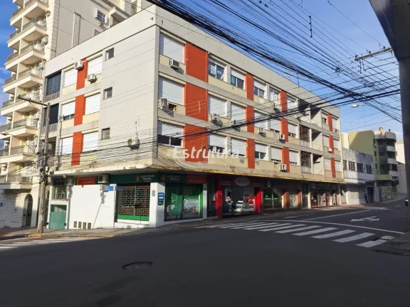 Apartamento central 3 dormitórios com churrasqueira.