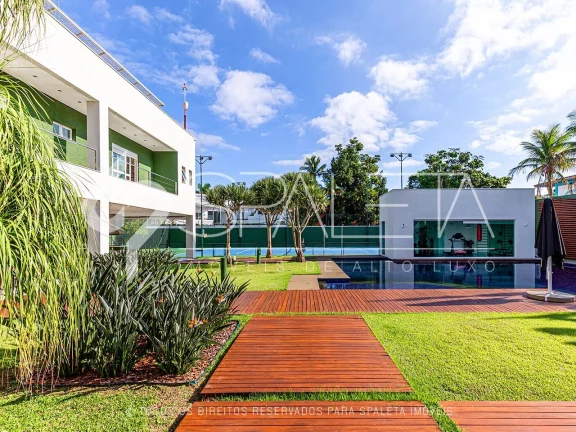 Imagem Mansão contemporânea com heliponto particular à venda no condomínio Jardim Acapulco no Guarujá
