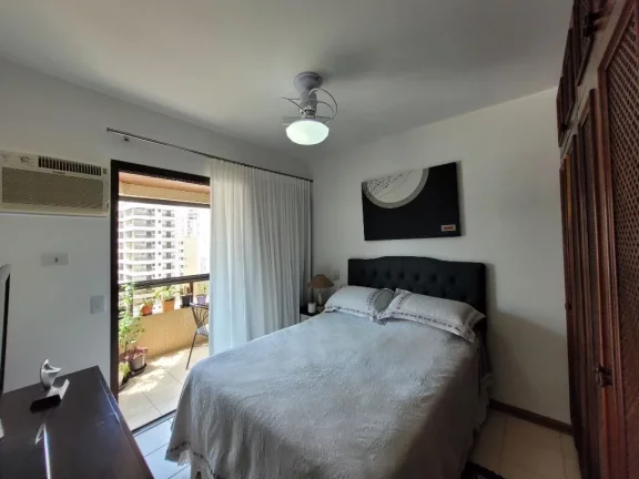 Imagem ASTÚRIAS – UMA QUADRA DA PRAIA, MARAVILHOSO APTO COM 124 M² ÚTEIS, 01 VAGA DE GARAGEM NO PRÉDIO, PISCINA E SALÃO DE JOGOS E FESTAS.