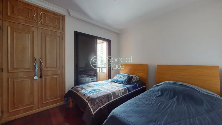 Imagem Ãtimo apartamento com 273mÂ²em Moema em rua tranquila. Amplo living para trÃªs ambientes com terraÃ...