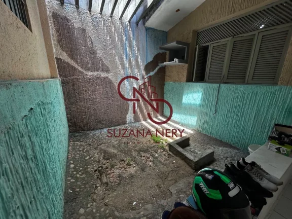 Imagem Prédio comercial com uma casa, 2 lojas e 11 kitinets