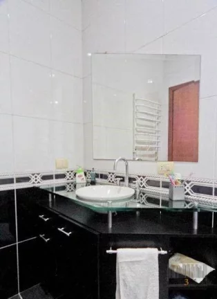 Imagem Casa à venda no City América São Paulo SP com 5 suítes, 8 banheiros e amplo quintal.