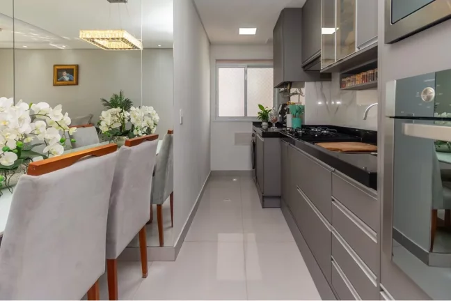 Imagem Apartamento reformado 2 Dormitórios, sendo 1 suite, sacada e vaga.