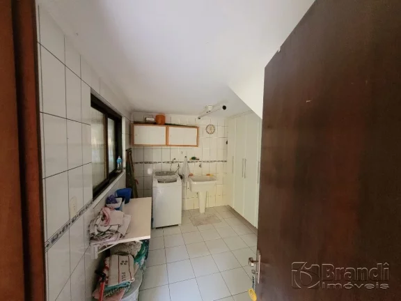 Imagem Sobrado Alto Padrão de 3 Dormitórios -- Sitio das figueiras.