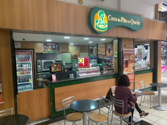 Imagem Vendo loja no Shopping Barra World, R$200.000,00 rendendo R$1.500,00 mes, 20m² térreos + 10m² girau + área externa